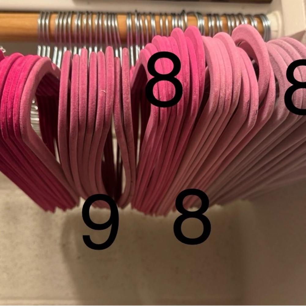 Pink hangers - Picture 4 of 4